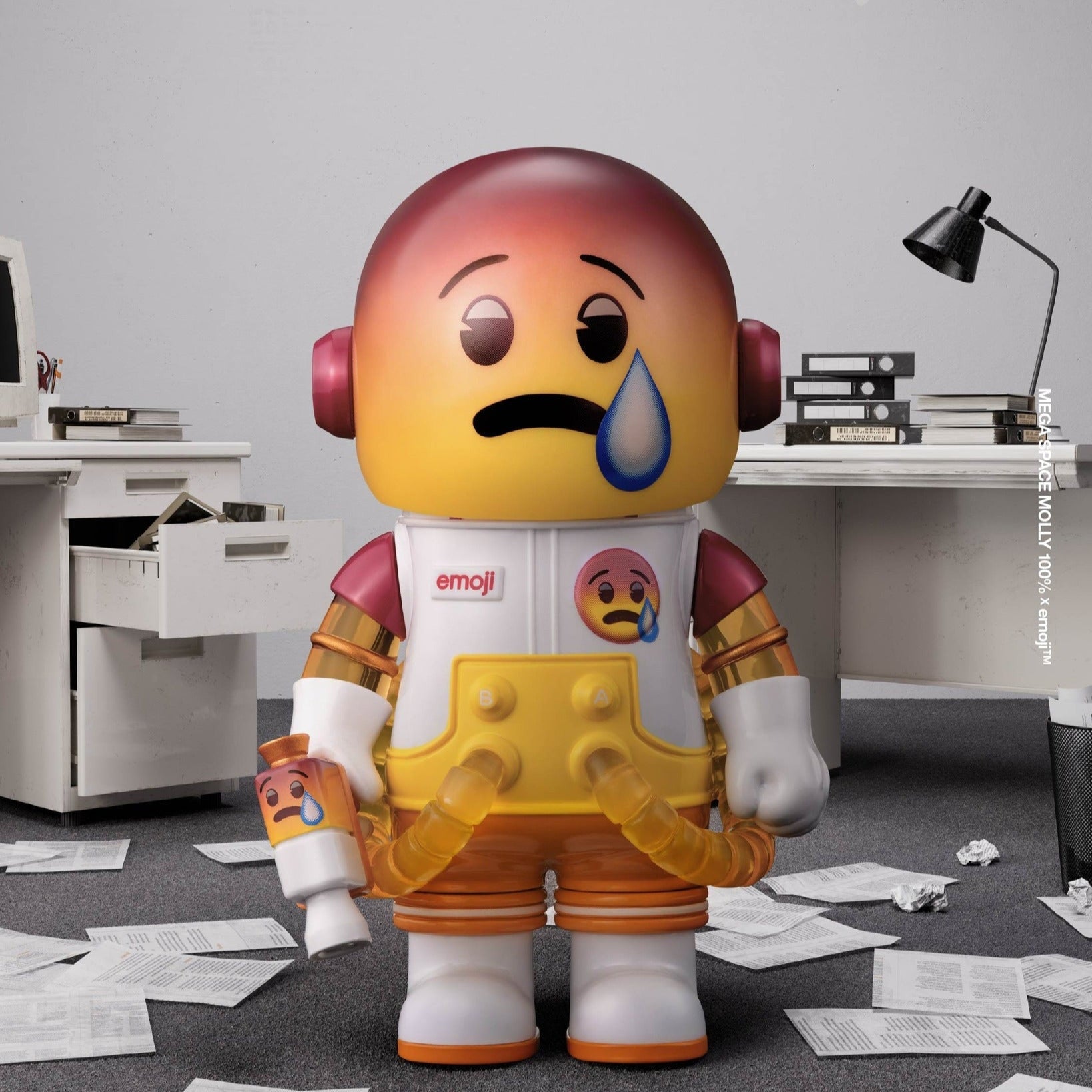 mega-space-molly-100-emojiв„ў-series  POP Mart MOLLY