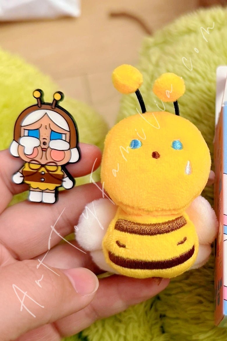 crybaby-crying-again-series-plush-badge-POP Mart Crybaby