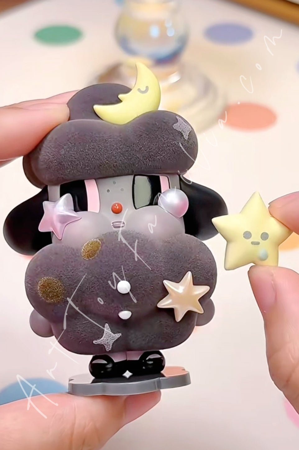 crybaby-crying-to-the-moon-series-POP Mart Crybaby