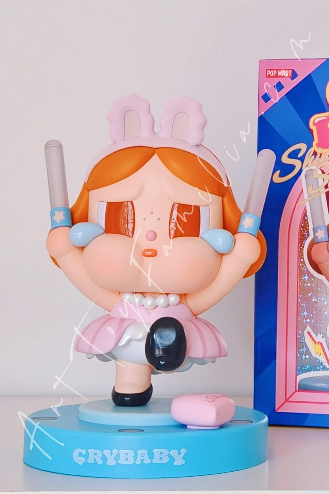 crybaby-shiny-shiny-series-lamp-shiny-POP Mart Crybaby