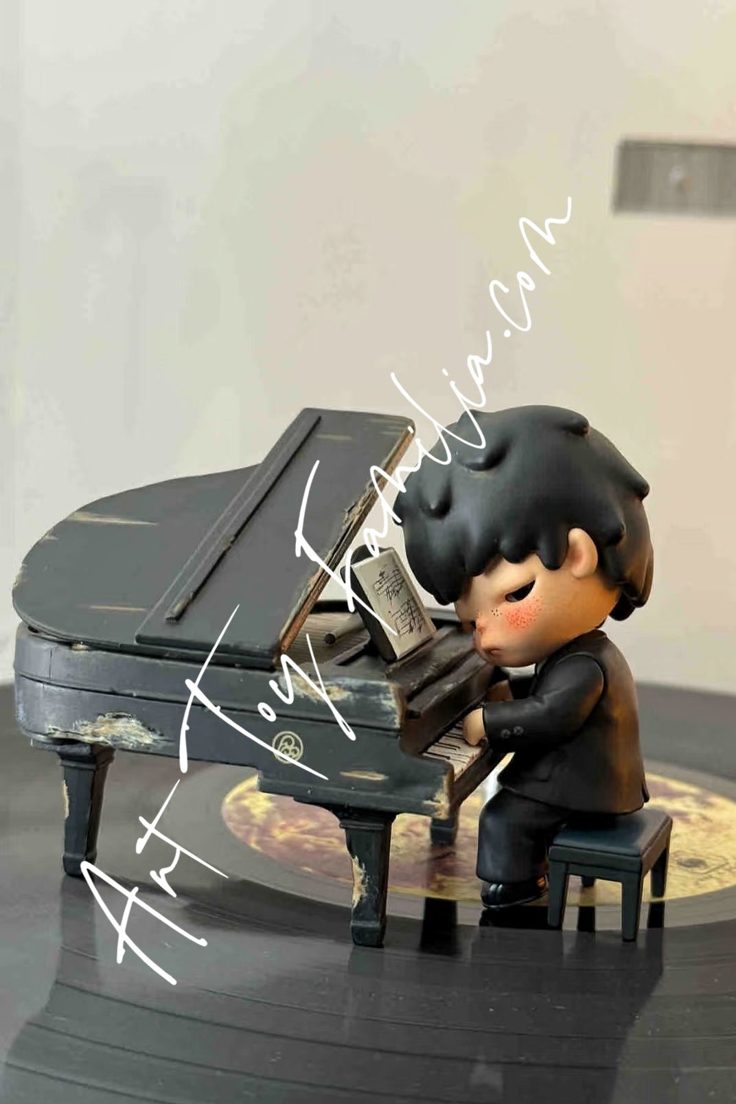 hirono-the-pianist-figurine-POP MART hirono